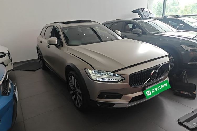 Used Volvo V90 2025 Cross Country B5 AWD Prestige Edition Exterior 1