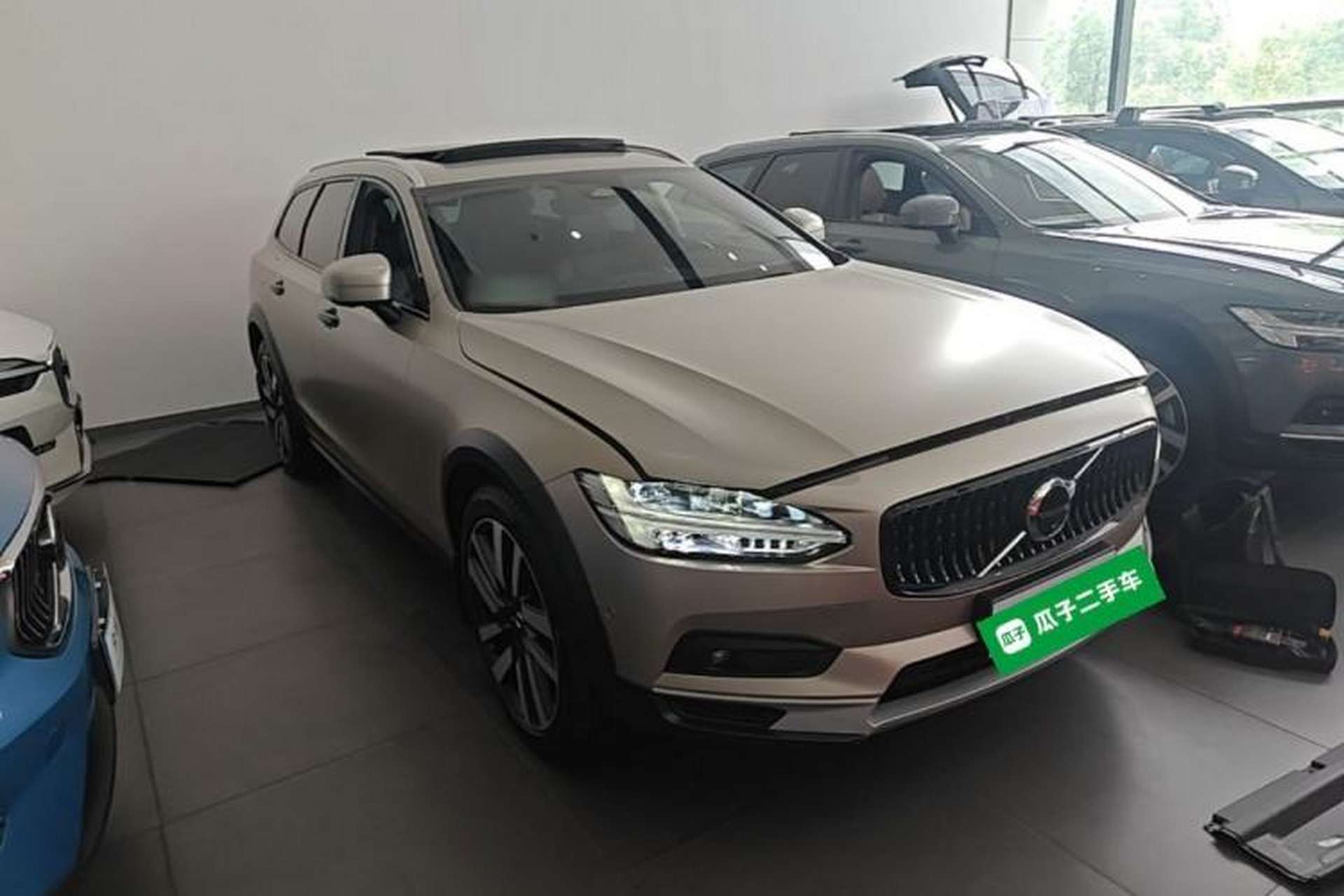 Used Volvo V90 2025 Cross Country B5 AWD Prestige Edition Exterior 1