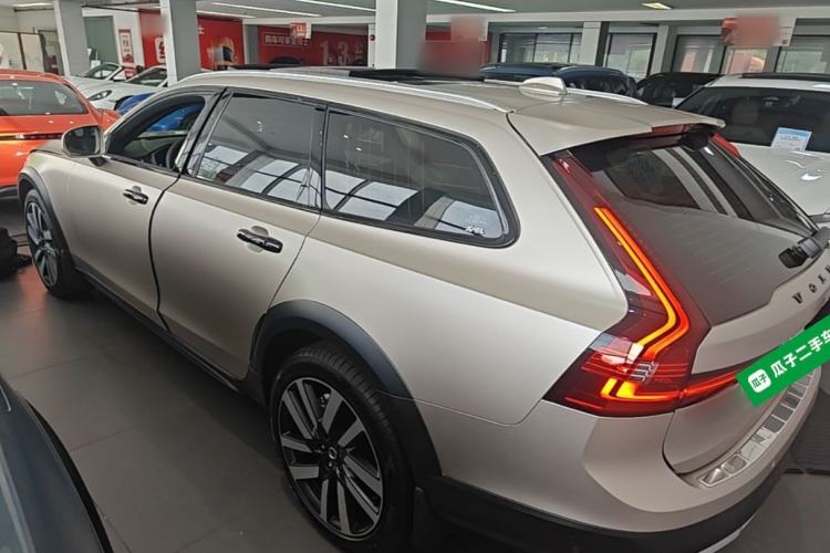 Used Volvo V90 2025 Cross Country B5 AWD Prestige Edition Exterior 2