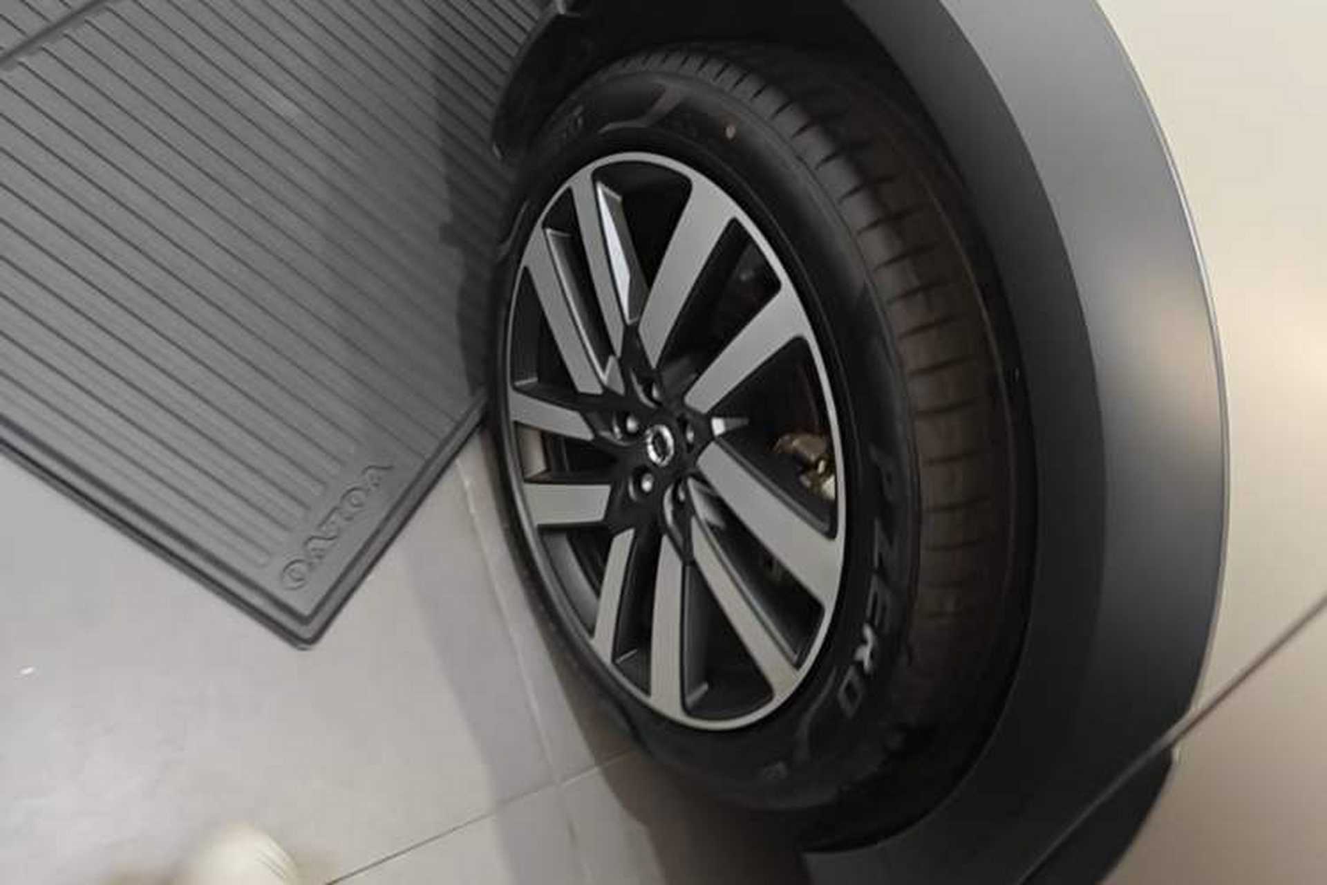 Used Volvo V90 2025 Cross Country B5 AWD Prestige Edition Exterior 5