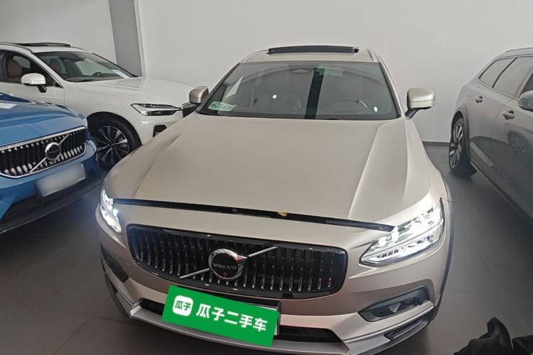 Used Volvo V90 2025 Cross Country B5 AWD Prestige Edition Front