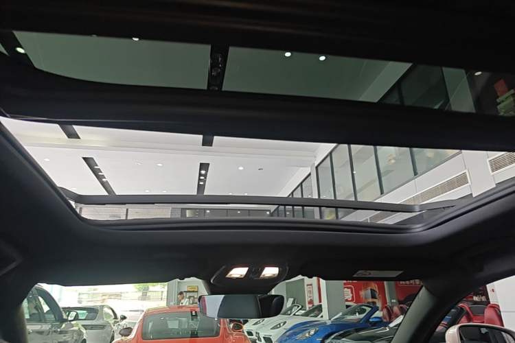 Used Volvo V90 2025 Cross Country B5 AWD Prestige Edition Headliner