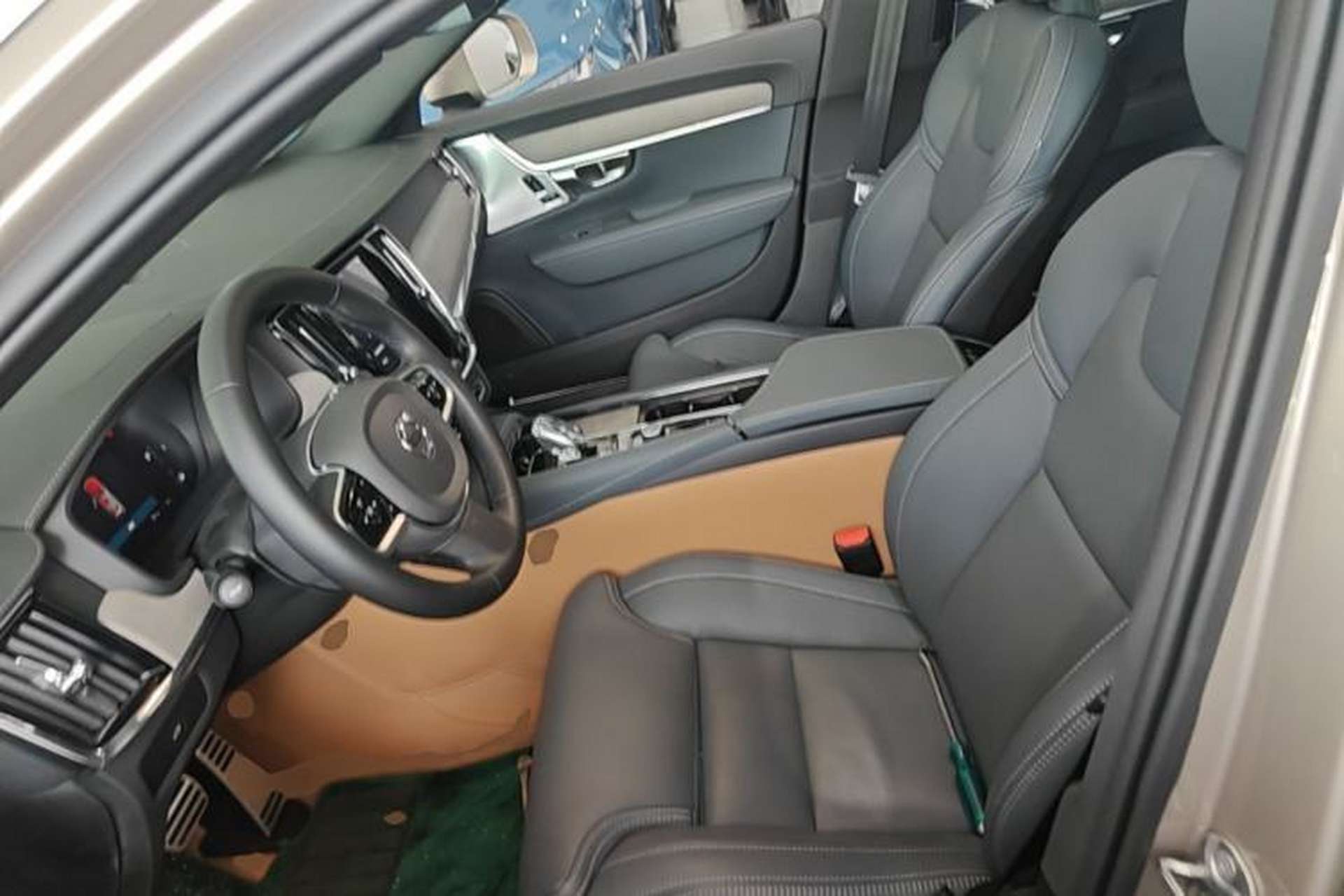 Used Volvo V90 2025 Cross Country B5 AWD Prestige Edition Left Front Seat