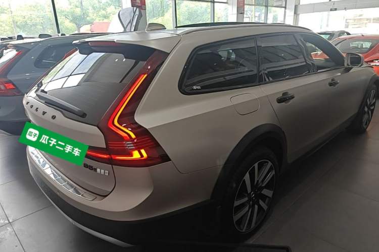Used Volvo V90 2025 Cross Country B5 AWD Prestige Edition Rear Right 45 Deg