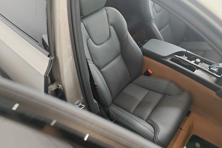 Used Volvo V90 2025 Cross Country B5 AWD Prestige Edition Right Front Seat