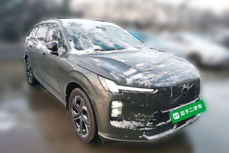 Used Volvo XC70 Plug-in Hybrid 2026 Model Four-Wheel Drive Long-Range Core Front Right 45 Deg