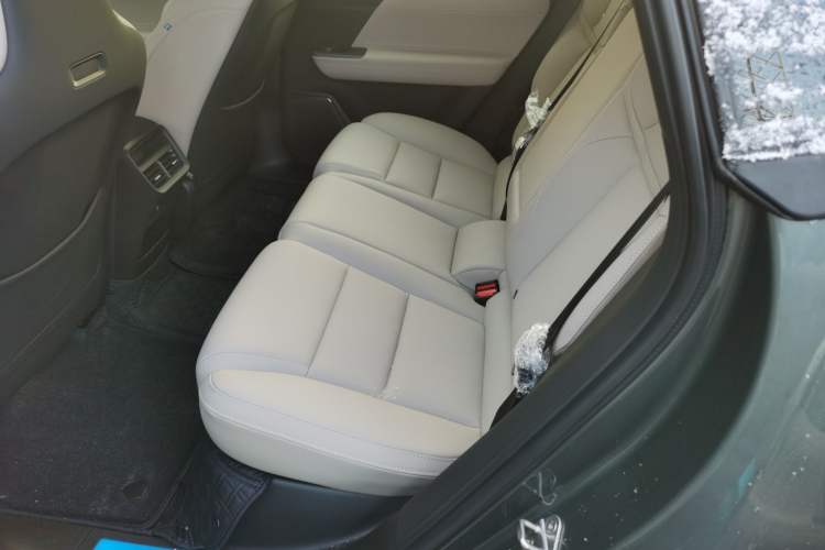 Used Volvo XC70 Plug-in Hybrid 2026 Model Four-Wheel Drive Long-Range Core Left Rear Seat