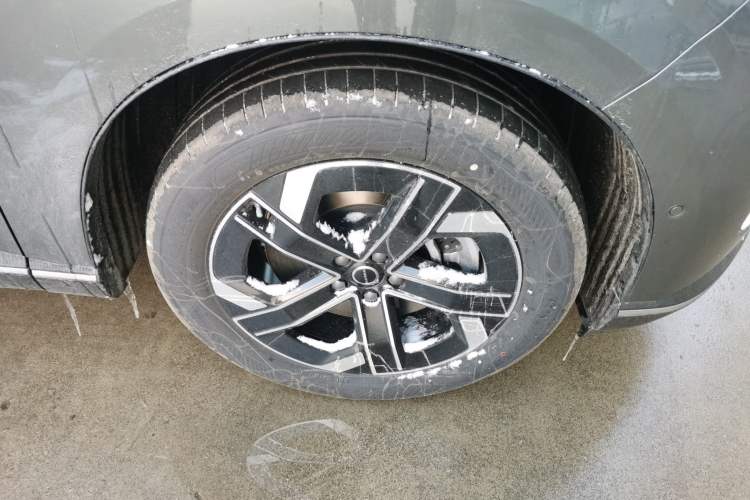 Used Volvo XC70 Plug-in Hybrid 2026 Model Four-Wheel Drive Long-Range Core Right Front Wheel Hub