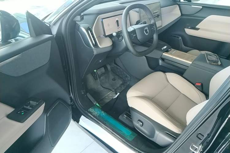 Used Volvo XC70 Plug-in Hybrid 2026 Model Four-Wheel Drive Long-Range Core Driver Seat