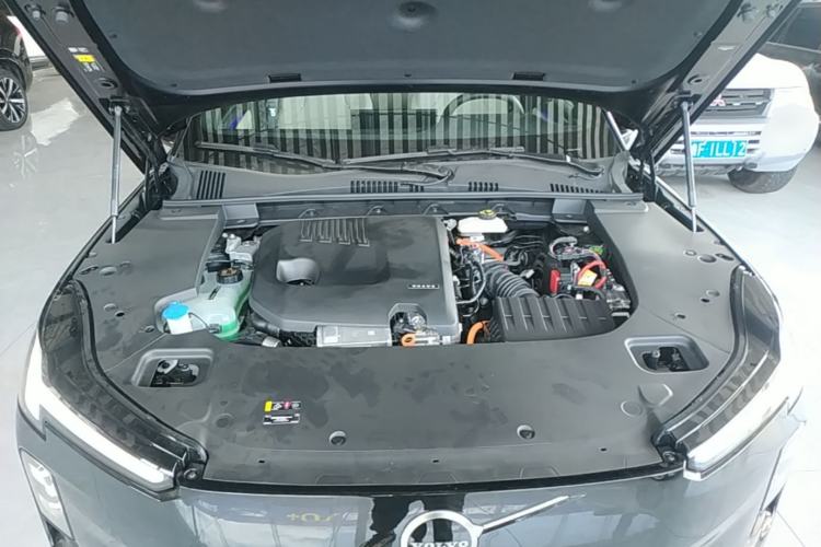 Used Volvo XC70 Plug-in Hybrid 2026 Model Four-Wheel Drive Long-Range Core Engine Bay