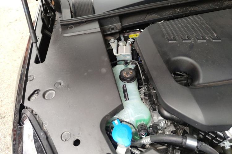 Used Volvo XC70 Plug-in Hybrid 2026 Model Two-Wheel Drive Long-Range Core Engine Bay Right