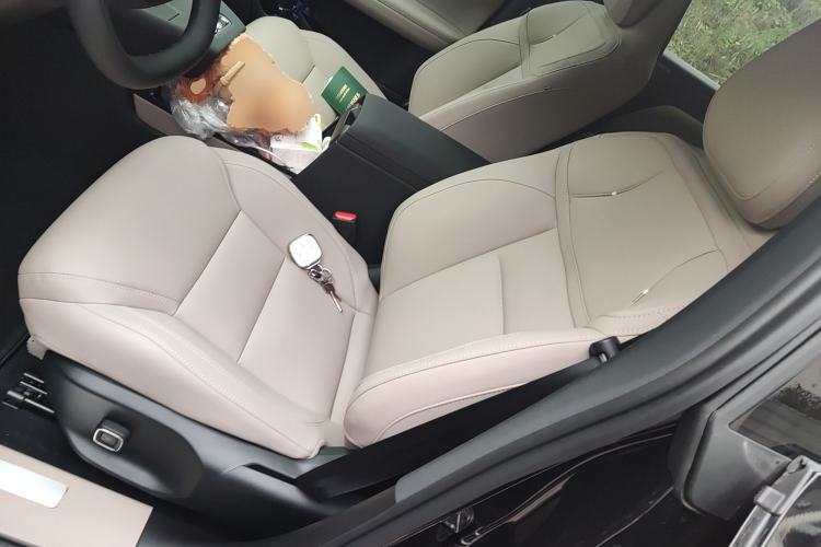 Used Volvo XC70 Plug-in Hybrid 2026 Model Two-Wheel Drive Long-Range Core Left Front Seat