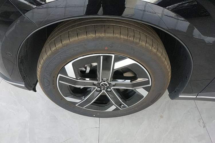 Used Volvo XC70 Plug-in Hybrid 2026 Model Four-Wheel Drive Long-Range Core Left Front Wheel Hub