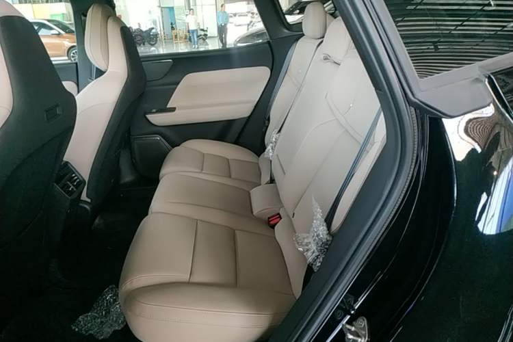 Used Volvo XC70 Plug-in Hybrid 2026 Model Four-Wheel Drive Long-Range Core Left Rear Seat