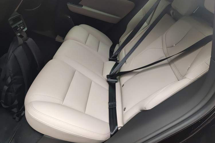 Used Volvo XC70 Plug-in Hybrid 2026 Model Two-Wheel Drive Long-Range Core Left Rear Seat