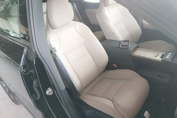 Used Volvo XC70 Plug-in Hybrid 2026 Model Four-Wheel Drive Long-Range Core Right Front Seat