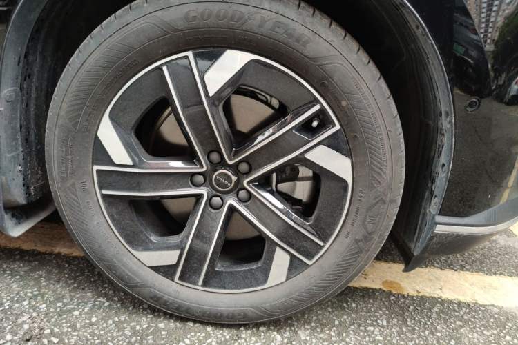 Used Volvo XC70 Plug-in Hybrid 2026 Model Two-Wheel Drive Long-Range Core Right Front Wheel Hub