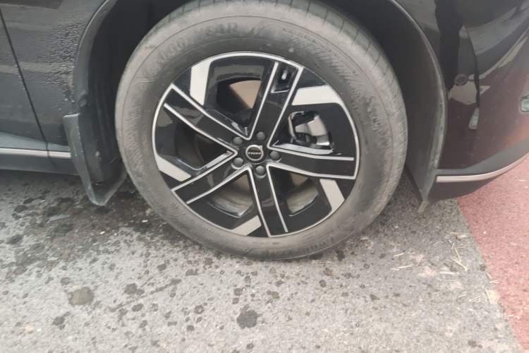 Used Volvo XC70 Plug-in Hybrid 2026 Model Two-Wheel Drive Long-Range Core Right Front Wheel Hub