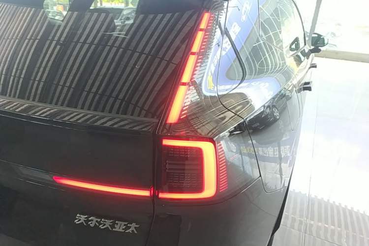 Used Volvo XC70 Plug-in Hybrid 2026 Model Four-Wheel Drive Long-Range Core Right Rear Taillight