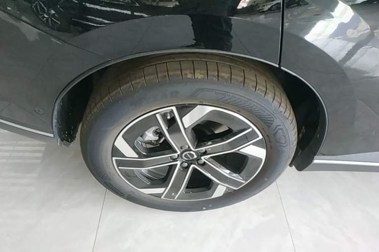 Used Volvo XC70 Plug-in Hybrid 2026 Model Four-Wheel Drive Long-Range Core Right Rear Wheel Hub