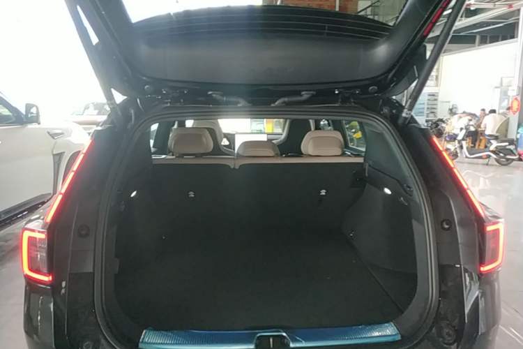 Used Volvo XC70 Plug-in Hybrid 2026 Model Four-Wheel Drive Long-Range Core Trunk