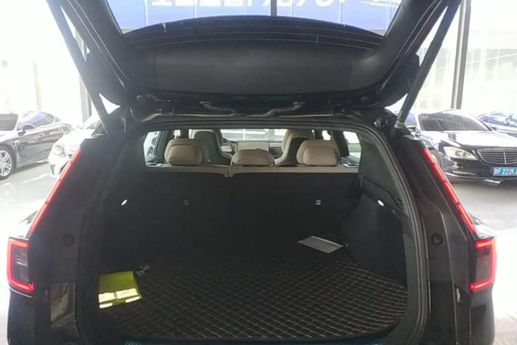 Used Volvo XC70 Plug-in Hybrid 2026 Model Four-Wheel Drive Long-Range Core Trunk