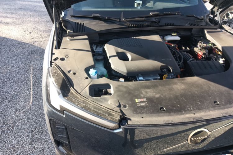 Used Volvo XC70 Plug-in Hybrid 2026 Model Four-Wheel Drive Long-Range Core Engine Bay Right