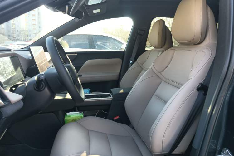 Used Volvo XC70 Plug-in Hybrid 2026 Model Four-Wheel Drive Long-Range Core Left Front Seat