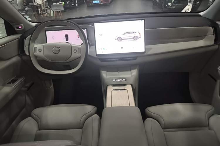 Used Volvo XC70 Plug-in Hybrid 2026 Model Four-Wheel Drive Long-Range Plus Center Console