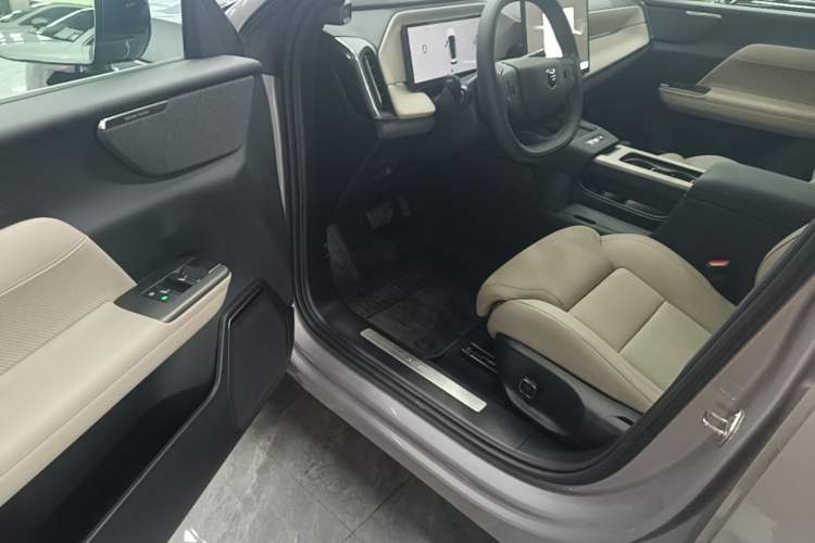 Used Volvo XC70 Plug-in Hybrid 2026 Model Four-Wheel Drive Long-Range Plus Driver Seat