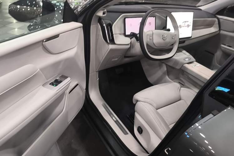 Used Volvo XC70 Plug-in Hybrid 2026 Model Four-Wheel Drive Long-Range Plus Driver Seat