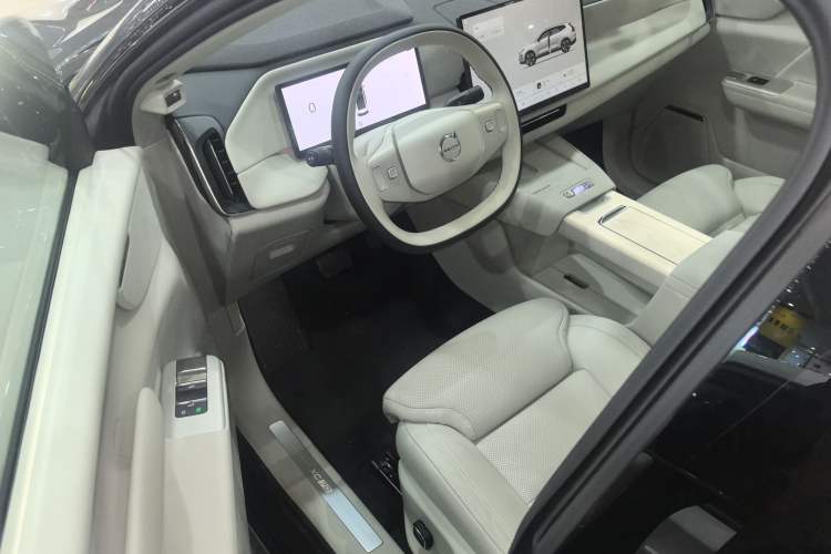 Used Volvo XC70 Plug-in Hybrid 2026 Model Four-Wheel Drive Long-Range Plus Driver Seat