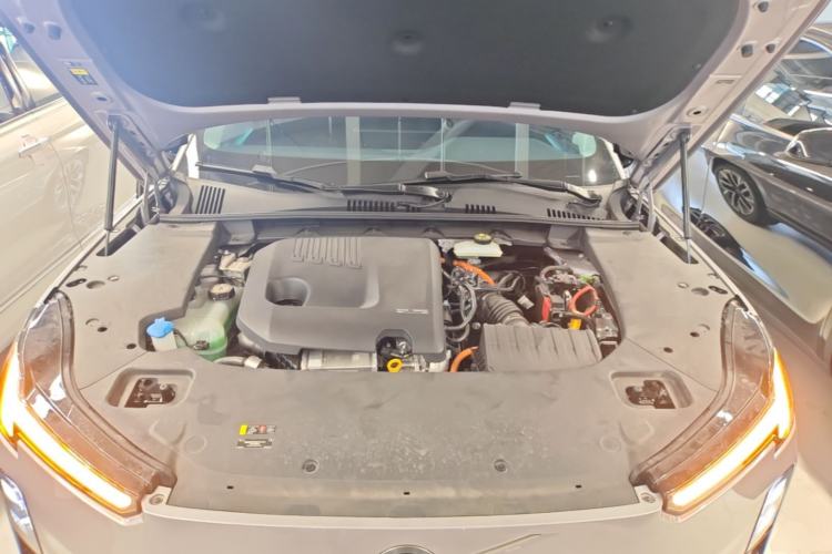 Used Volvo XC70 Plug-in Hybrid 2026 Model Four-Wheel Drive Long-Range Plus Engine Bay