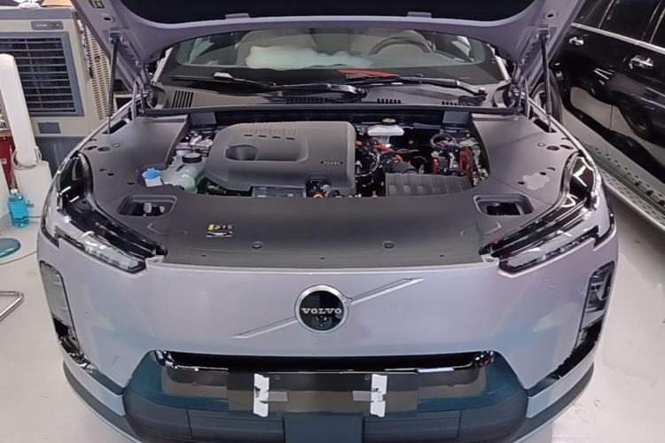 Used Volvo XC70 Plug-in Hybrid 2026 Model Four-Wheel Drive Long-Range Core Engine Bay