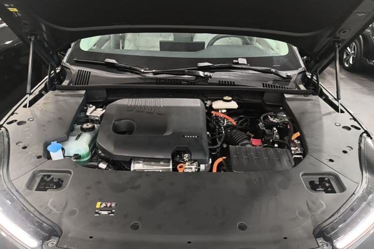 Used Volvo XC70 Plug-in Hybrid 2026 Model Four-Wheel Drive Long-Range Plus Engine Bay