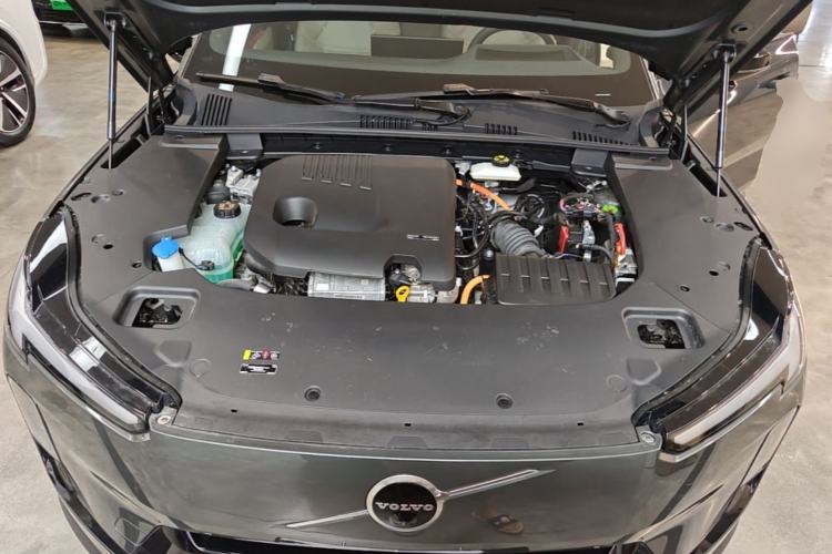 Used Volvo XC70 Plug-in Hybrid 2026 Model Four-Wheel Drive Long-Range Ultra Engine Bay