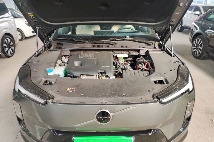 Used Volvo XC70 Plug-in Hybrid 2026 Model Four-Wheel Drive Long-Range Ultra Engine Bay