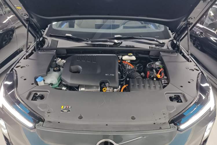 Used Volvo XC70 Plug-in Hybrid 2026 Model Four-Wheel Drive Long-Range Ultra Engine Bay