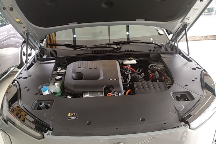 Used Volvo XC70 Plug-in Hybrid 2026 Model Four-Wheel Drive Long-Range Core Engine Bay