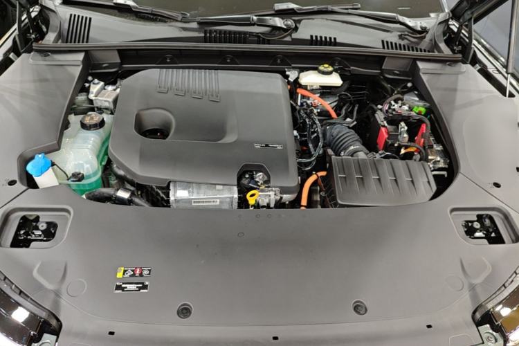 Used Volvo XC70 Plug-in Hybrid 2026 Model Four-Wheel Drive Long-Range Ultra Engine Bay