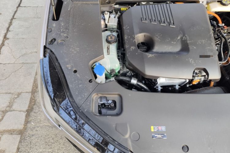Used Volvo XC70 Plug-in Hybrid 2026 Model Four-Wheel Drive Long-Range Core Engine Bay Right