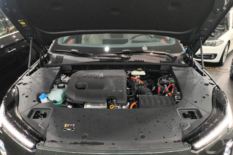 Used Volvo XC70 Plug-in Hybrid 2026 Model Four-Wheel Drive Long-Range Ultra Engine Bay