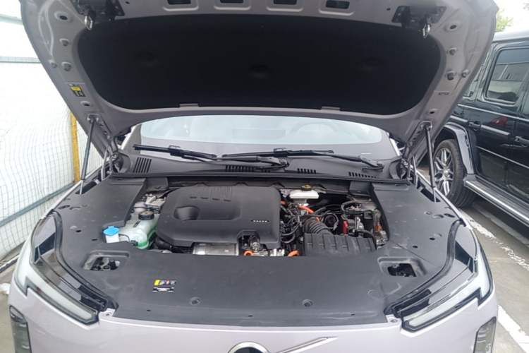 Used Volvo XC70 Plug-in Hybrid 2026 Model Two-Wheel Drive Long-Range Core Engine Bay