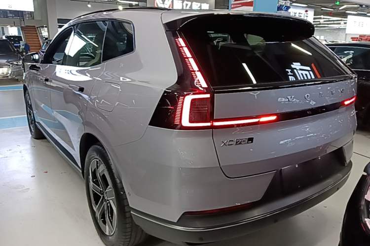 Used Volvo XC70 Plug-in Hybrid 2026 Model Four-Wheel Drive Long-Range Core Exterior 2