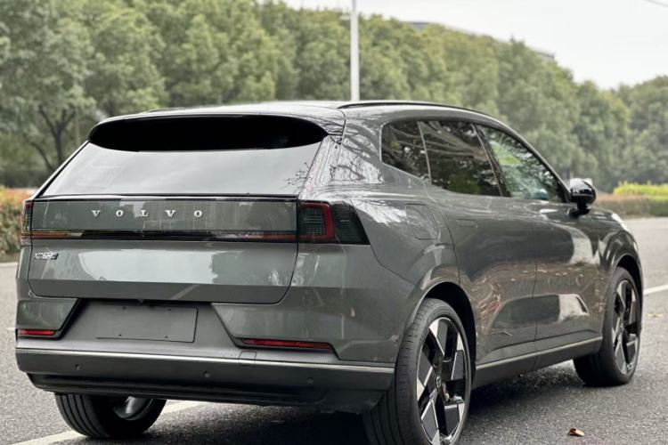 Used Volvo XC70 Plug-in Hybrid 2026 Model Four-Wheel Drive Long-Range Plus Exterior 2