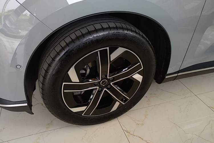 Used Volvo XC70 Plug-in Hybrid 2026 Model Four-Wheel Drive Long-Range Core Exterior 4