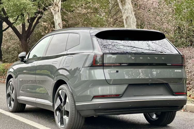 Used Volvo XC70 Plug-in Hybrid 2026 Model Four-Wheel Drive Long-Range Plus Exterior 4