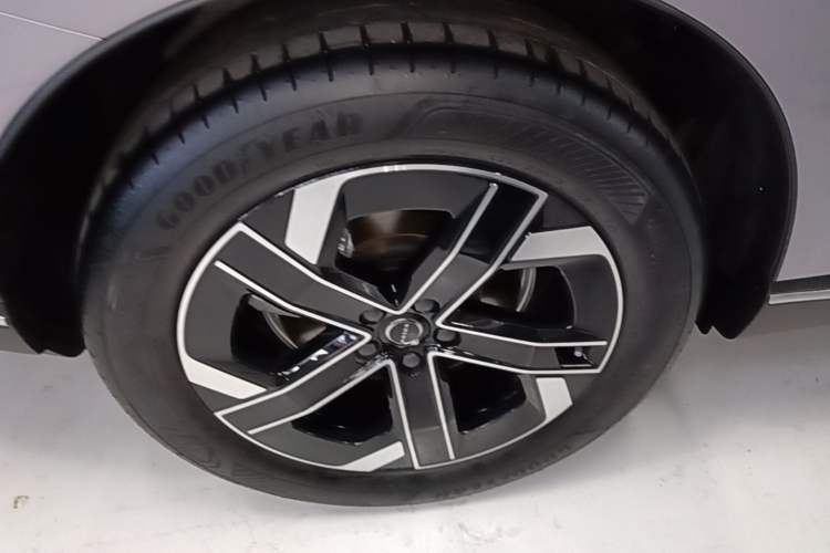 Used Volvo XC70 Plug-in Hybrid 2026 Model Four-Wheel Drive Long-Range Core Exterior 5