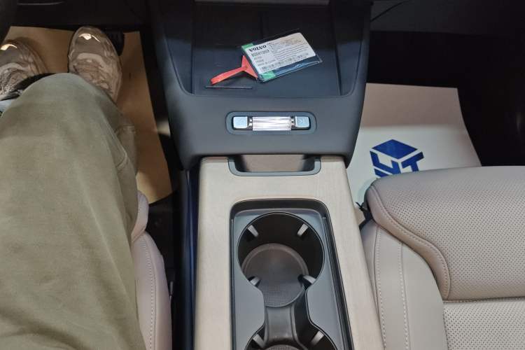Used Volvo XC70 Plug-in Hybrid 2026 Model Four-Wheel Drive Long-Range Ultra Gear Lever