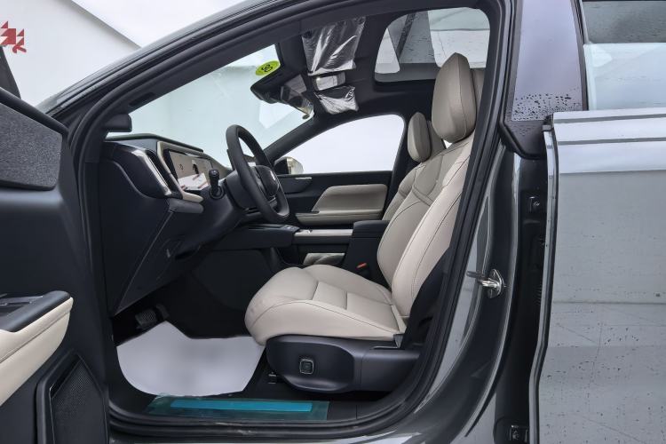 Used Volvo XC70 Plug-in Hybrid 2026 Model Four-Wheel Drive Long-Range Core Interior 2